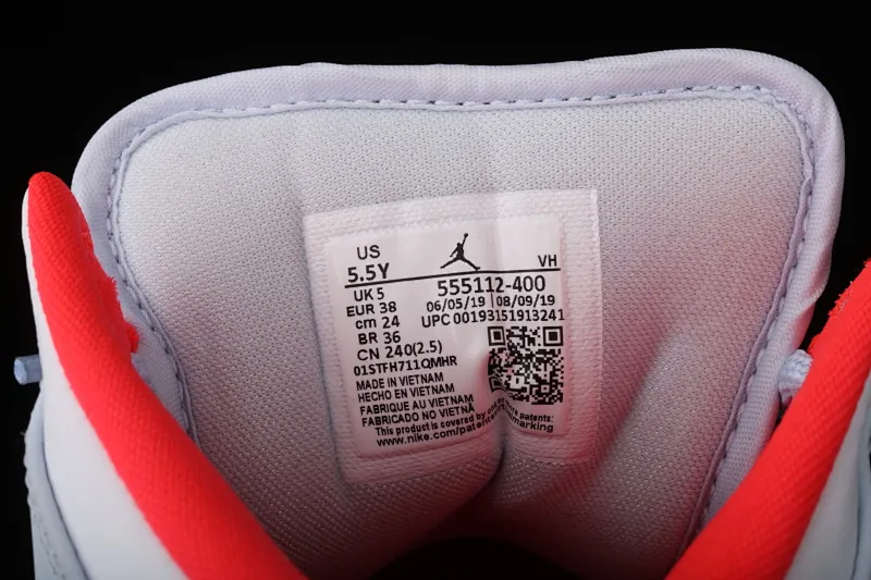 All categories Air Jordan Jordan series basketball shoes Air Jordan 1 Mid Air Jordan 1 Mid AJ1 Joe 1 snowflake ice blue color mid-top basketball shoes 555112-400